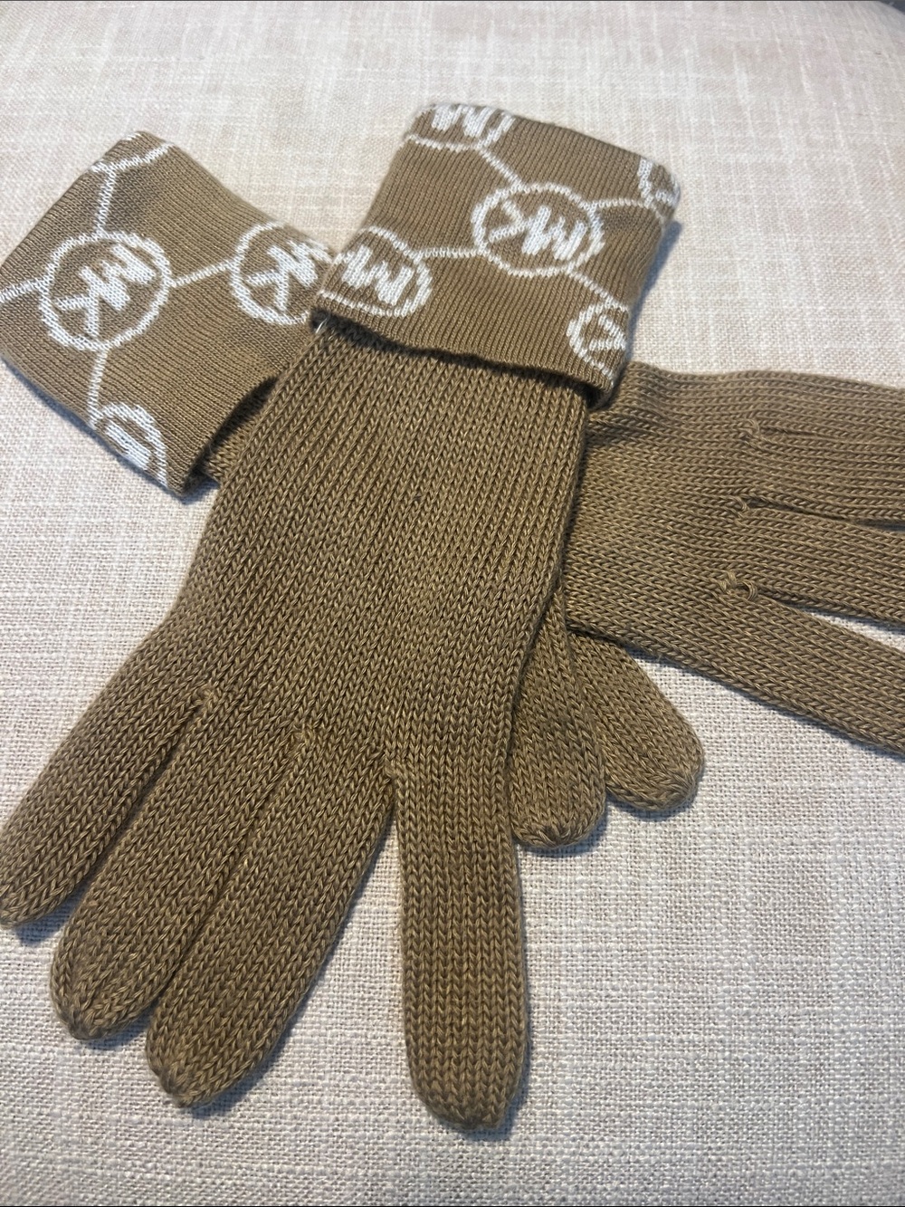 Michael Kors Knit Winter Gloves in Brown with Logo Cuff